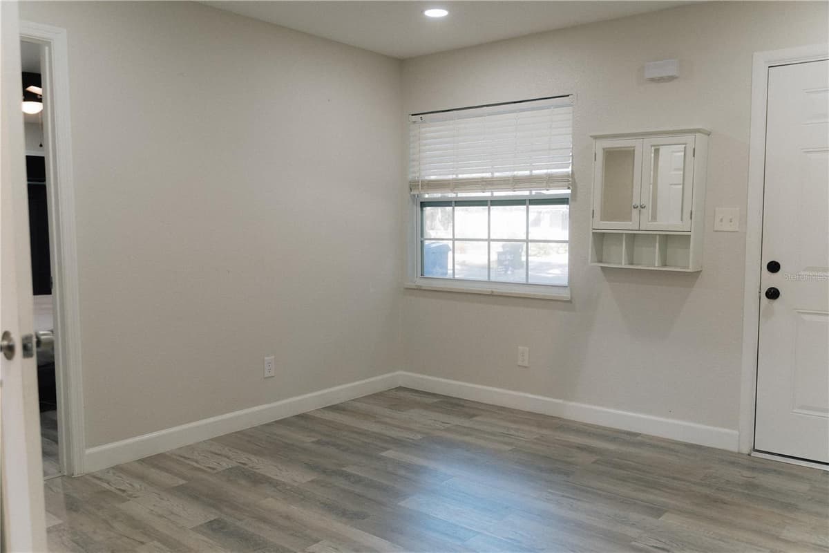 503 APRICOT DRIVE — photo 10 of 21