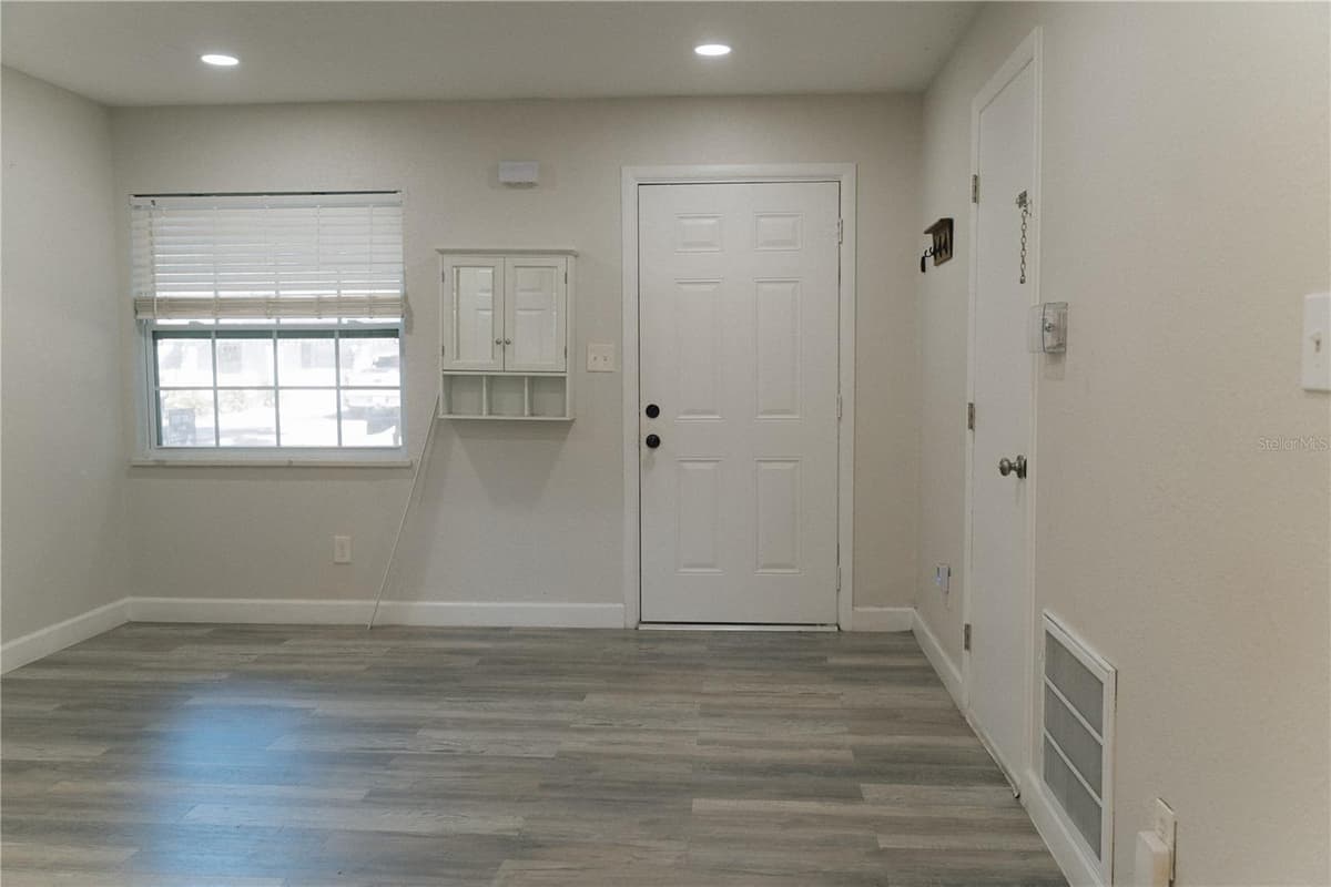 503 APRICOT DRIVE — photo 9 of 21
