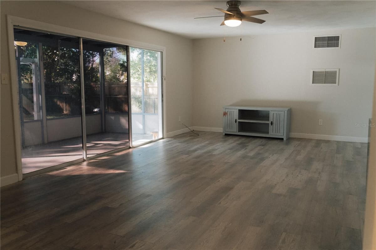 503 APRICOT DRIVE — photo 7 of 21
