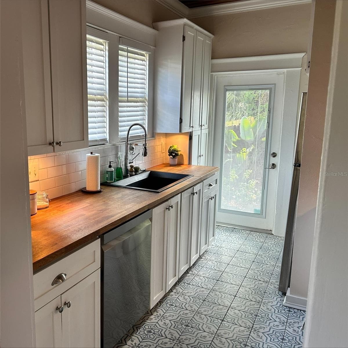 4922 SUWANEE AVENUE — photo 8 of 15