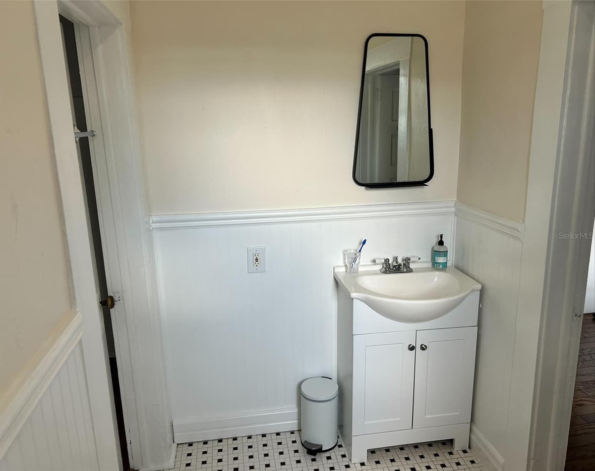 4922 SUWANEE AVENUE — photo 12 of 15