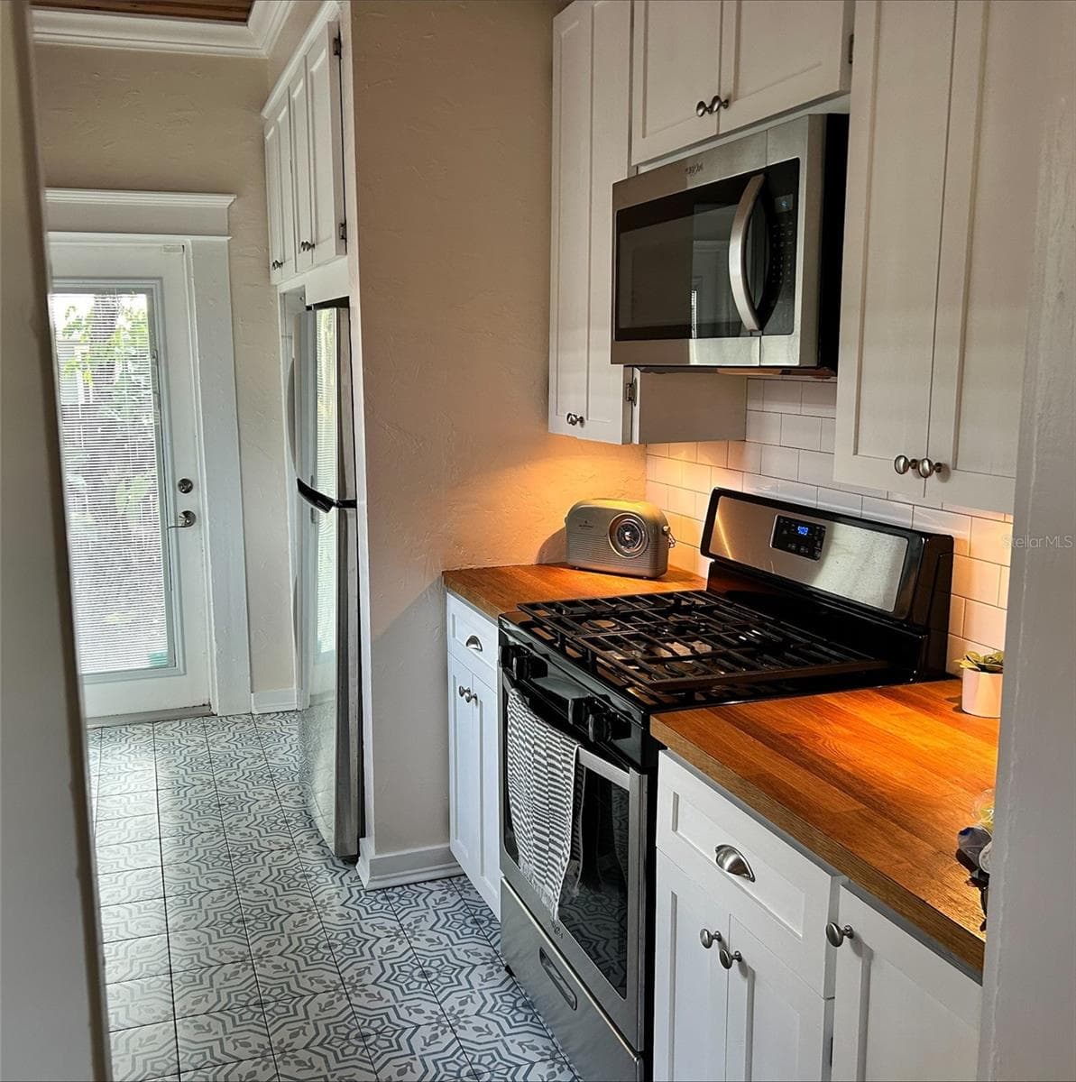 4922 SUWANEE AVENUE — photo 9 of 15
