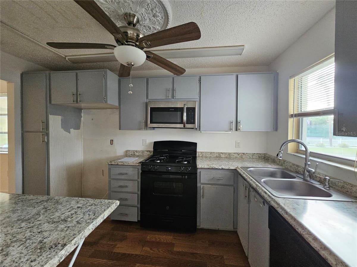 2850 59TH STREET — photo 7 of 17