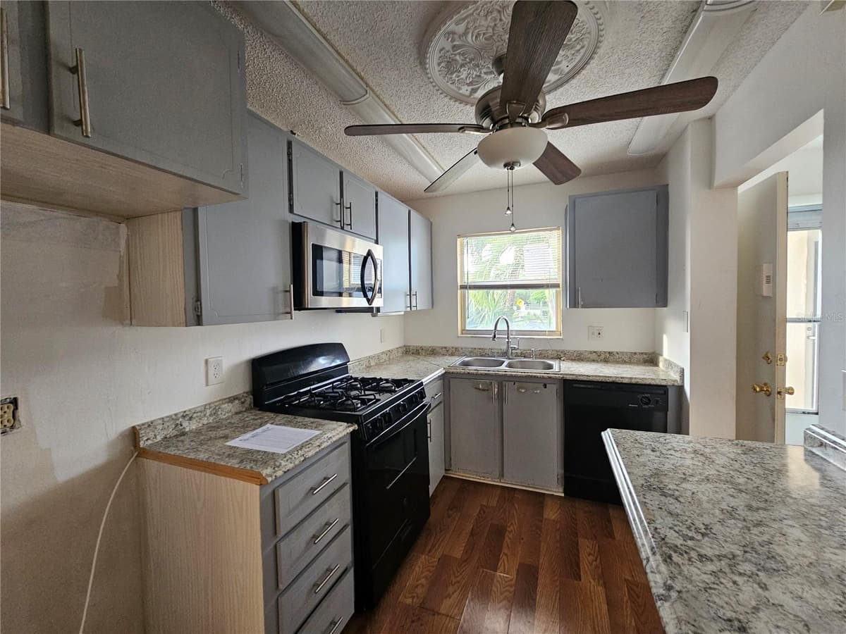 2850 59TH STREET — photo 8 of 17