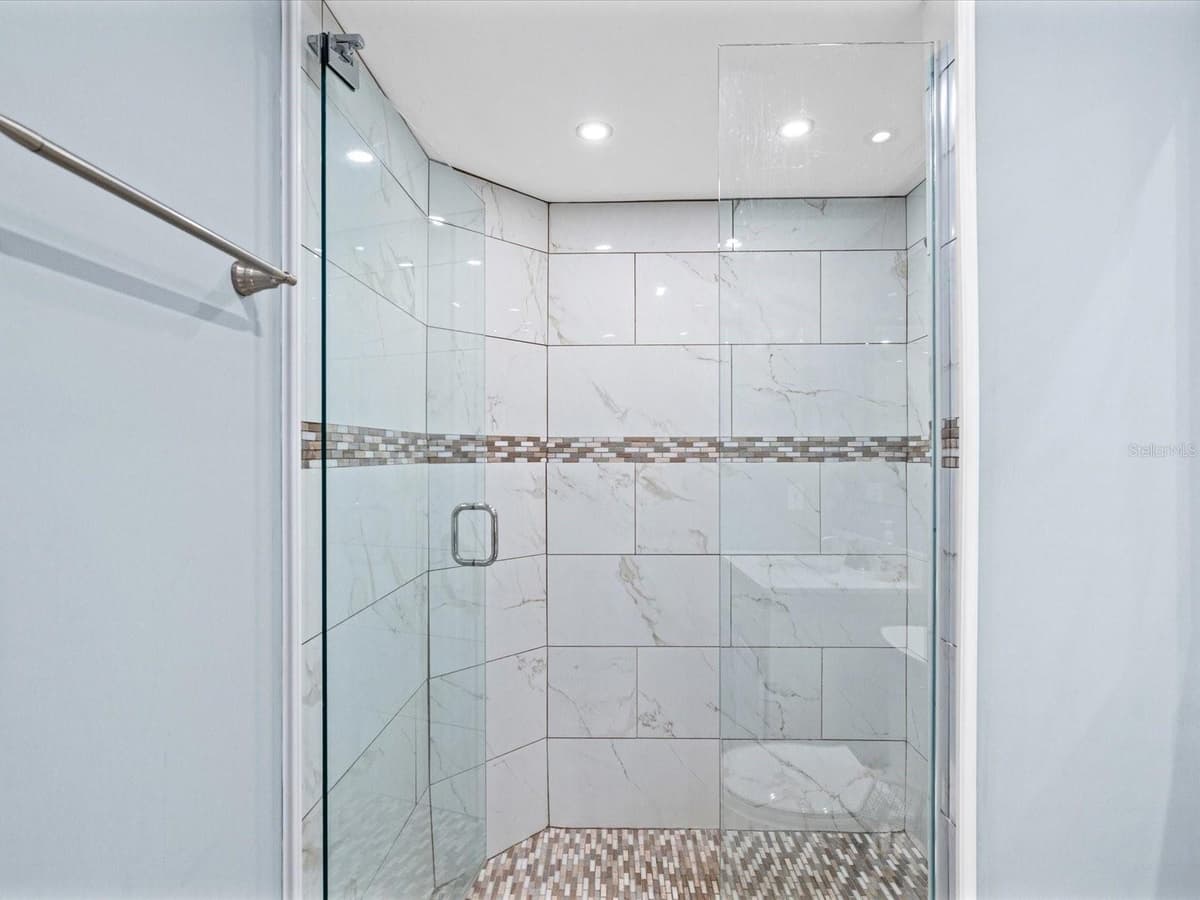 6800 20TH AVENUE — photo 15 of 39