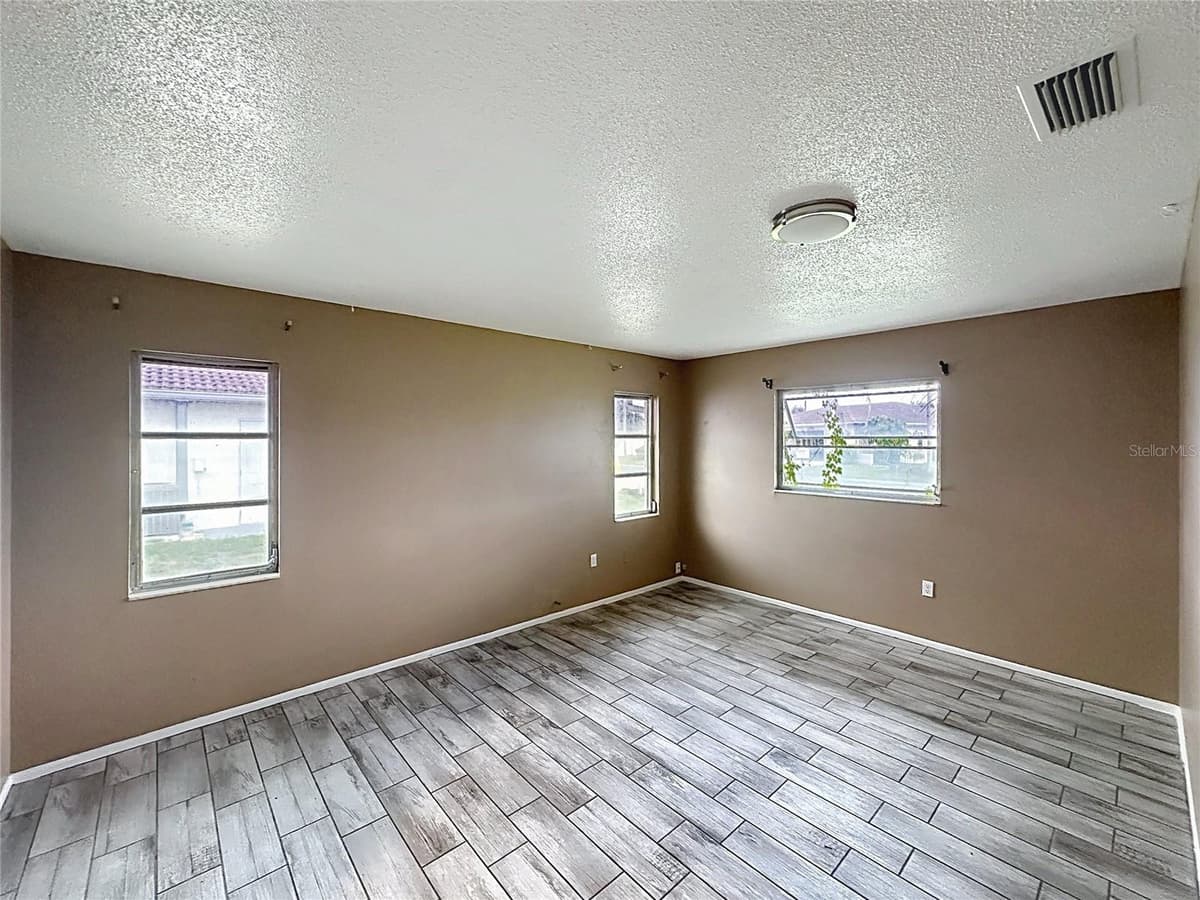 1093 CYPRESS POINT DRIVE — photo 16 of 33