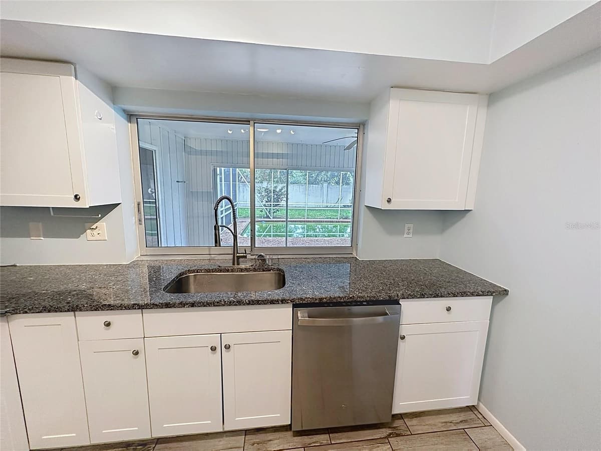 1093 CYPRESS POINT DRIVE — photo 11 of 33