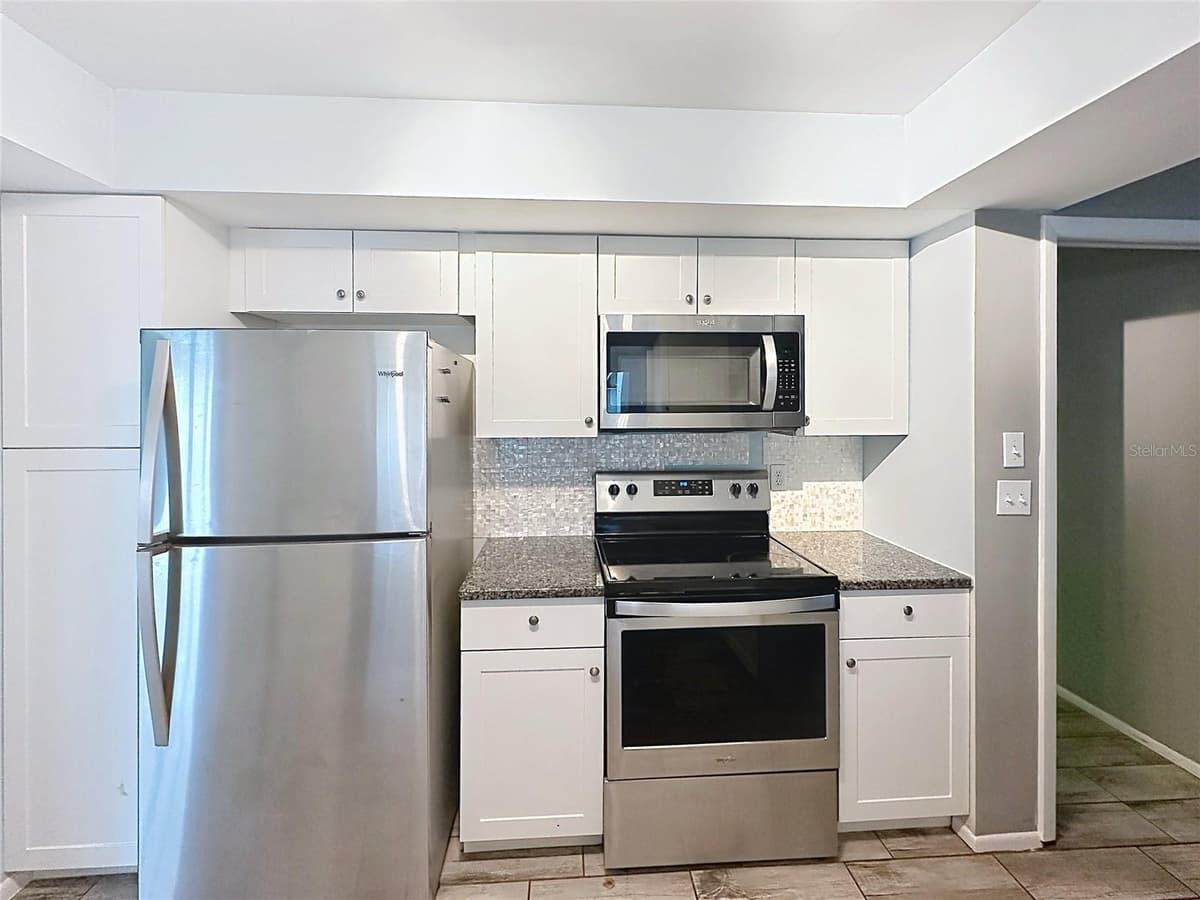 1093 CYPRESS POINT DRIVE — photo 10 of 33
