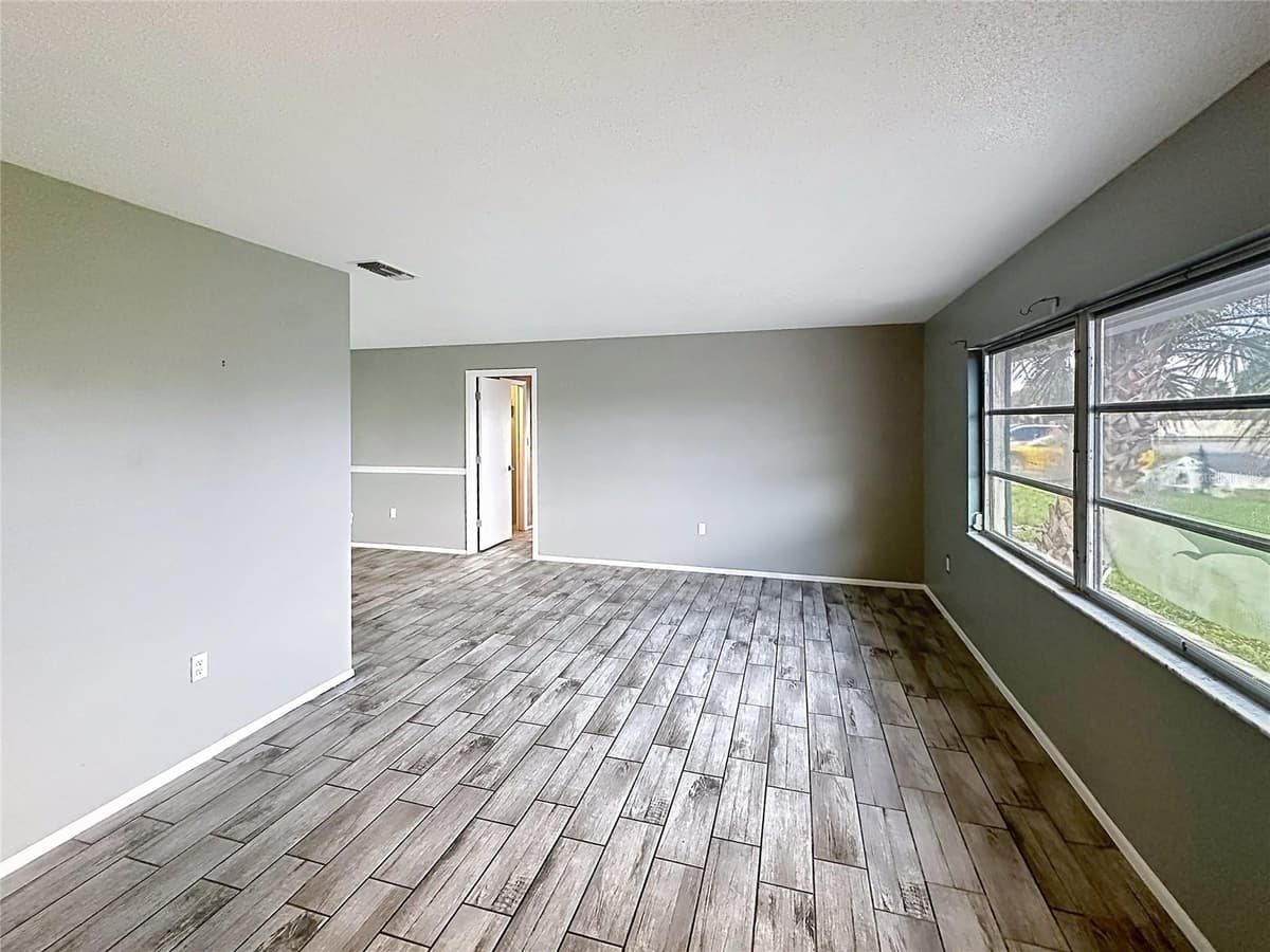 1093 CYPRESS POINT DRIVE — photo 13 of 33