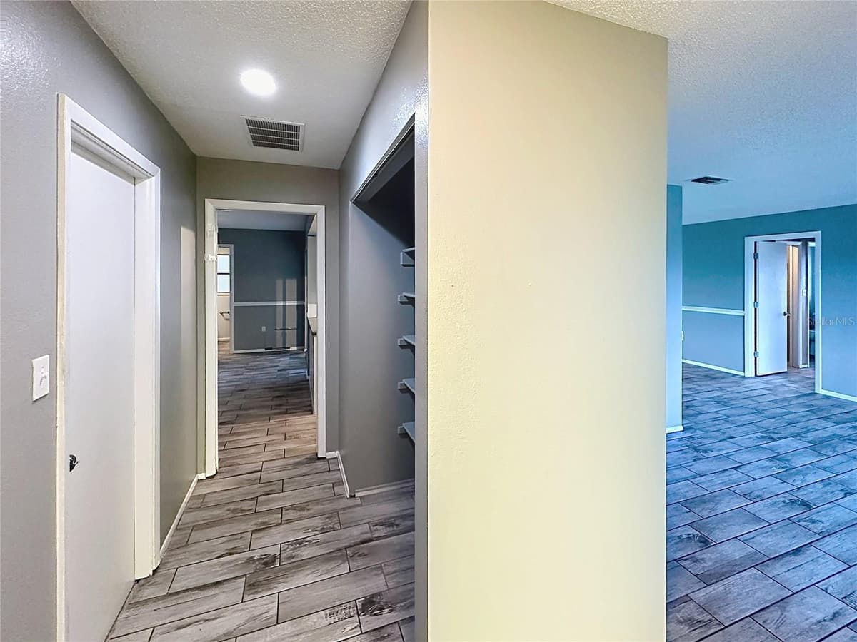 1093 CYPRESS POINT DRIVE — photo 12 of 33