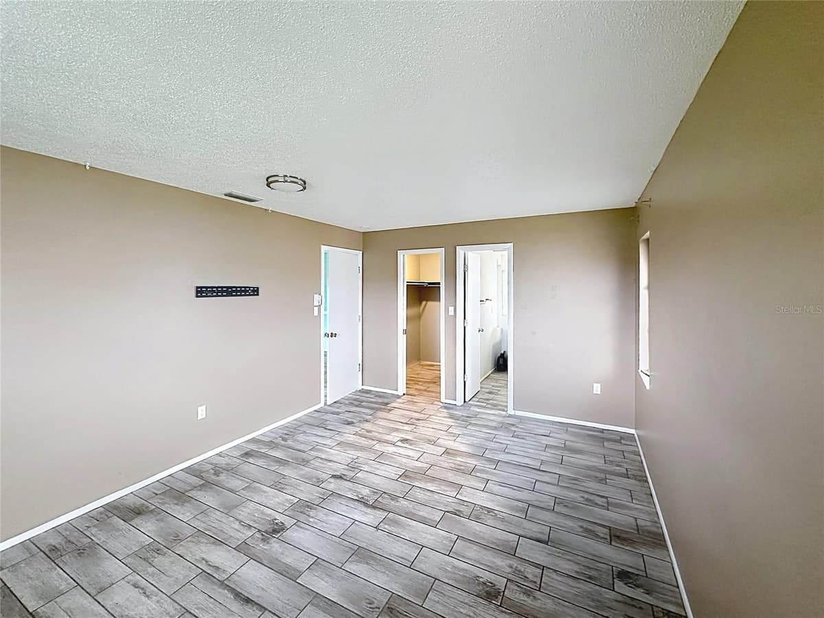 1093 CYPRESS POINT DRIVE — photo 17 of 33