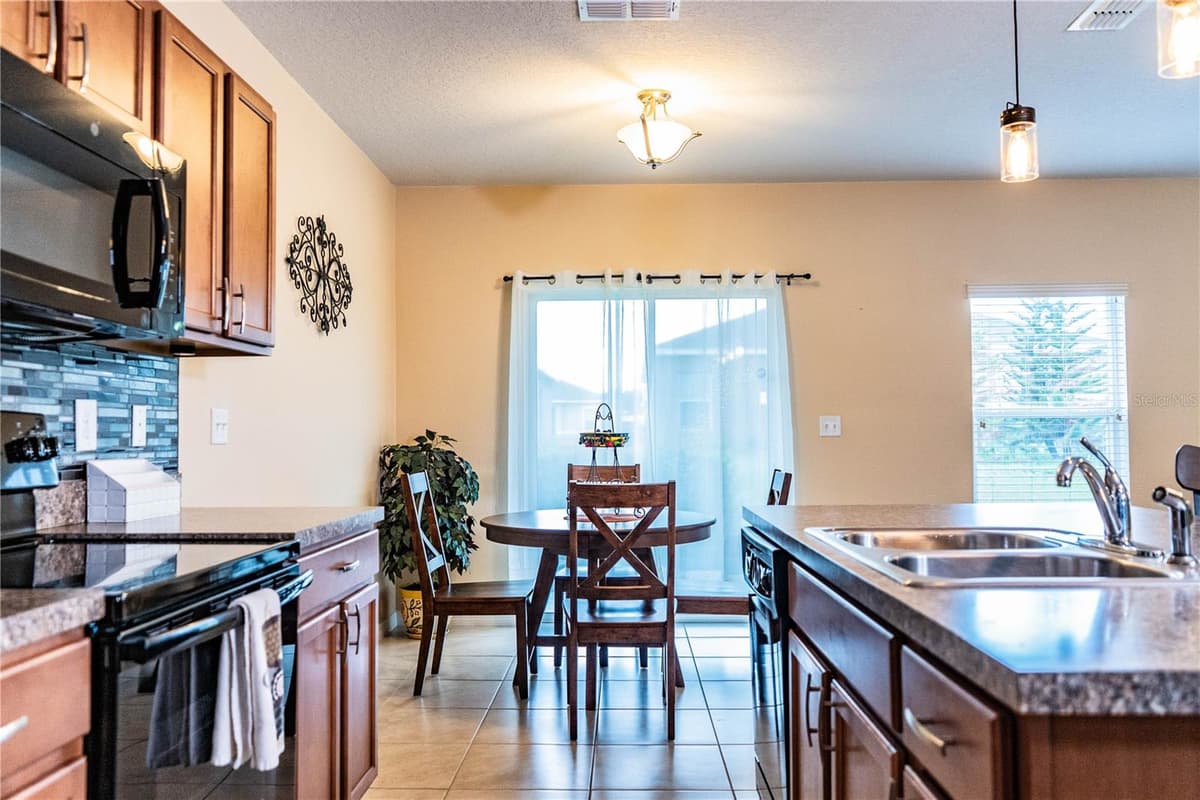 256 OLEANDER STREET — photo 14 of 70