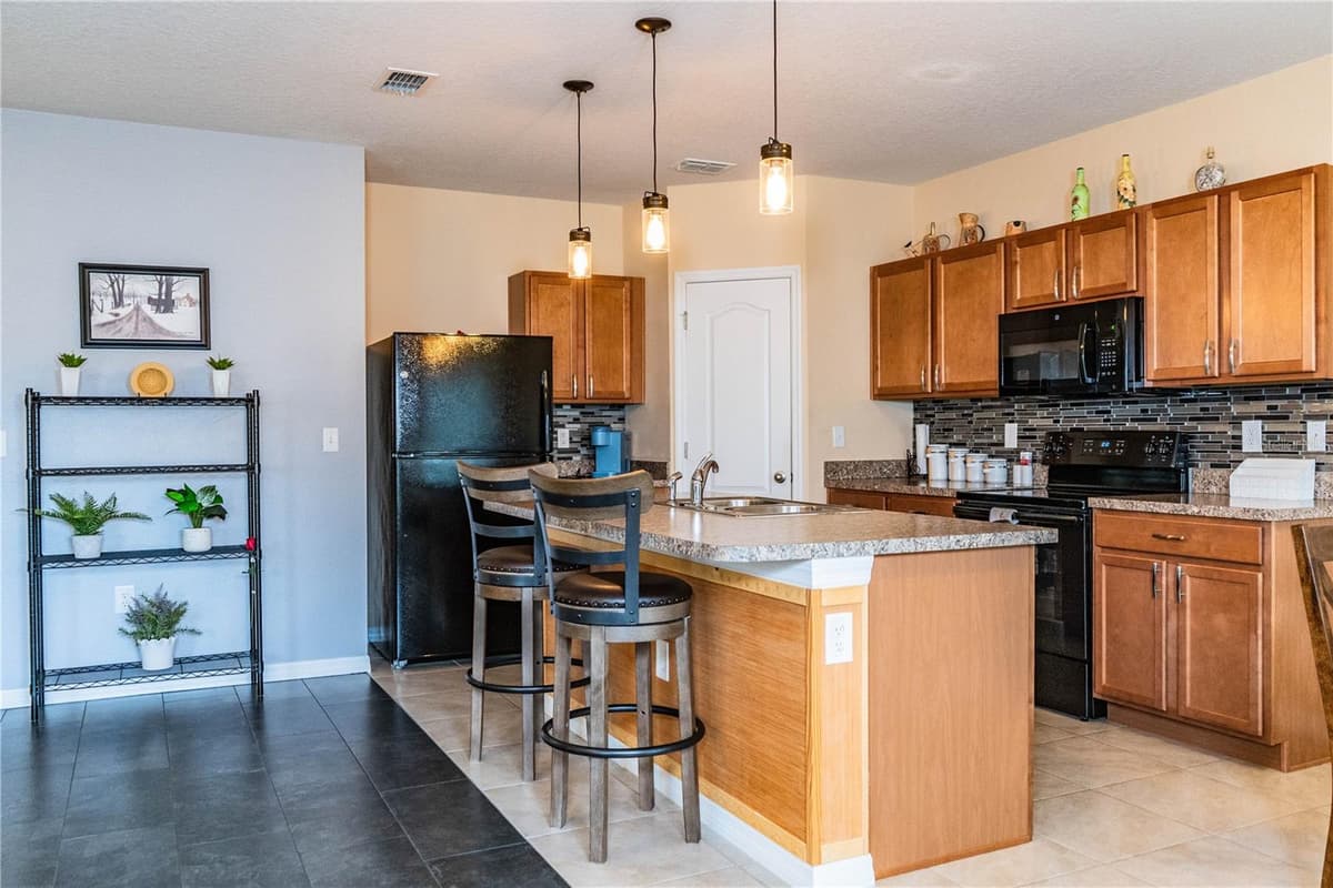 256 OLEANDER STREET — photo 11 of 70