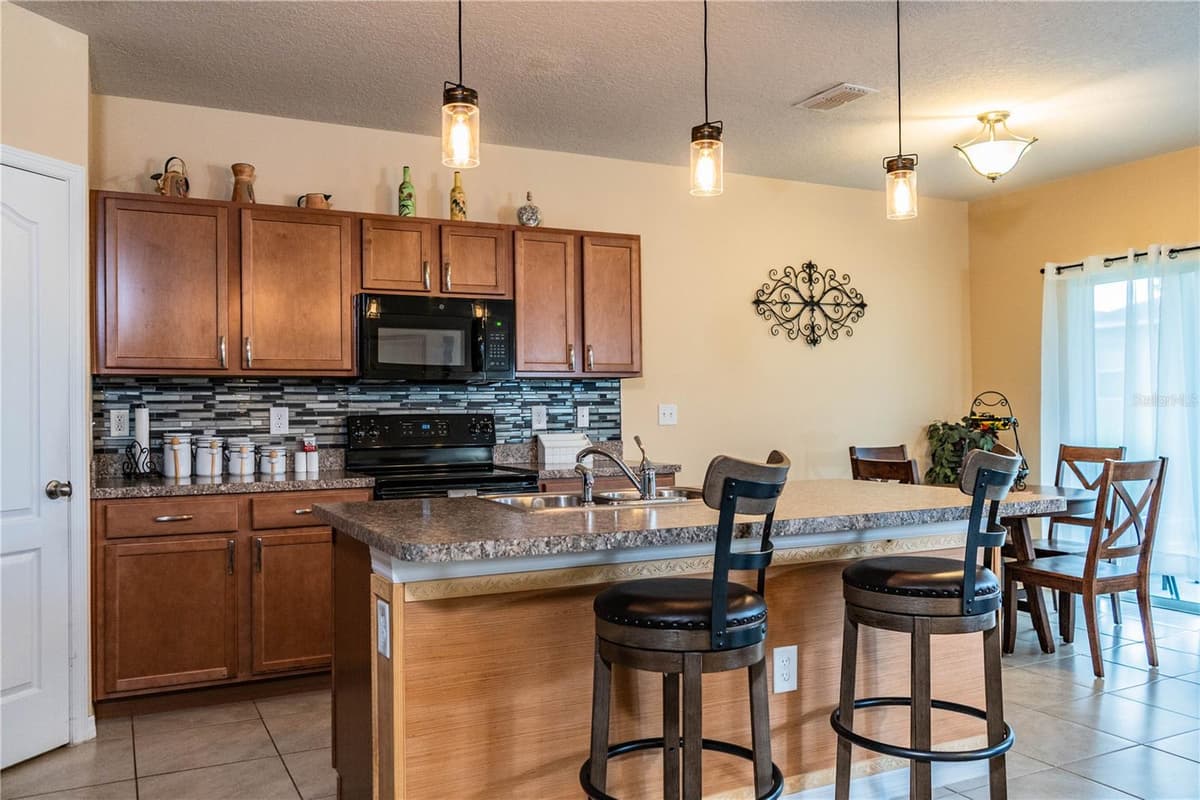 256 OLEANDER STREET — photo 6 of 70