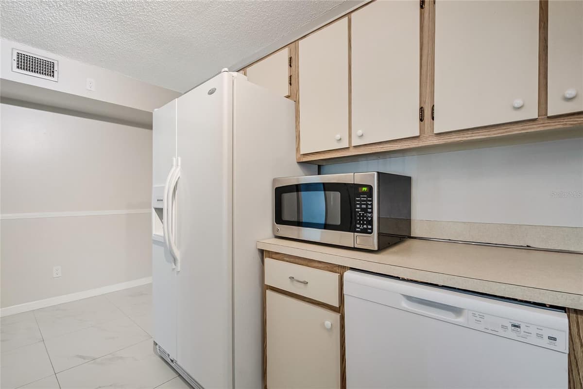 8201 SUN SPRING CIRCLE — photo 16 of 48