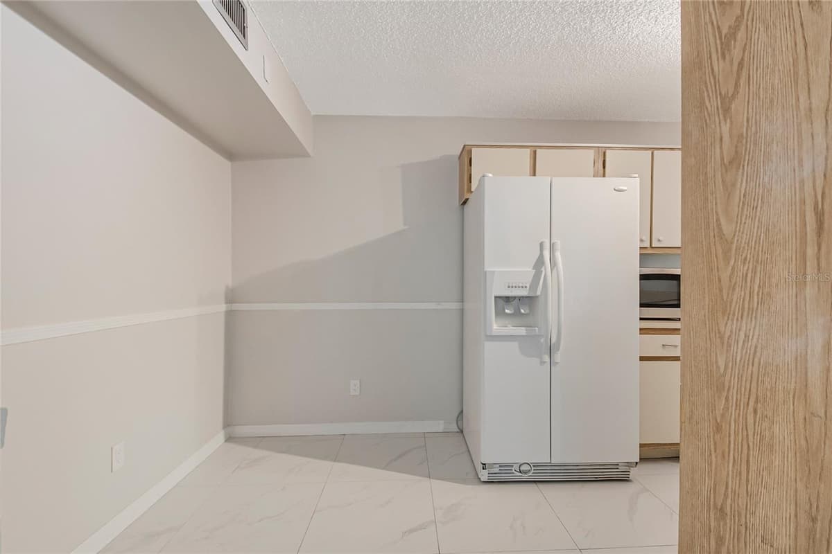 8201 SUN SPRING CIRCLE — photo 12 of 48