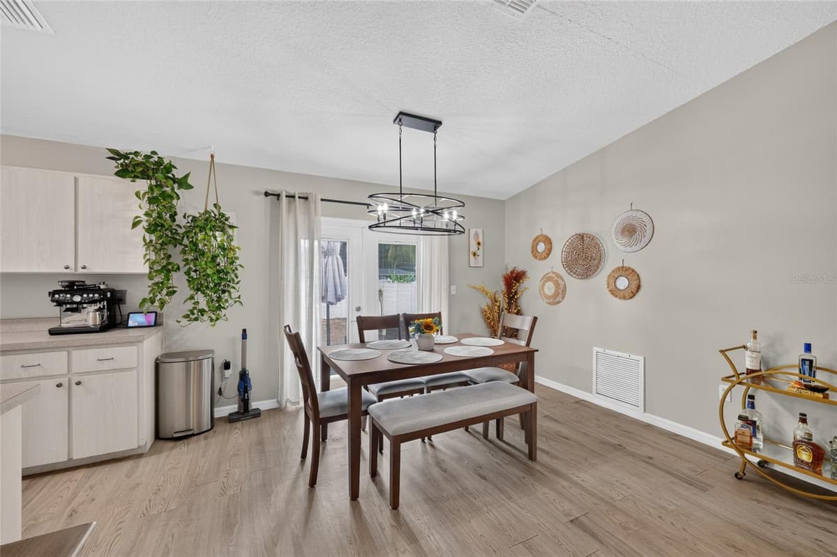 599 MAGNOLIA RIDGE AVENUE — photo 11 of 45