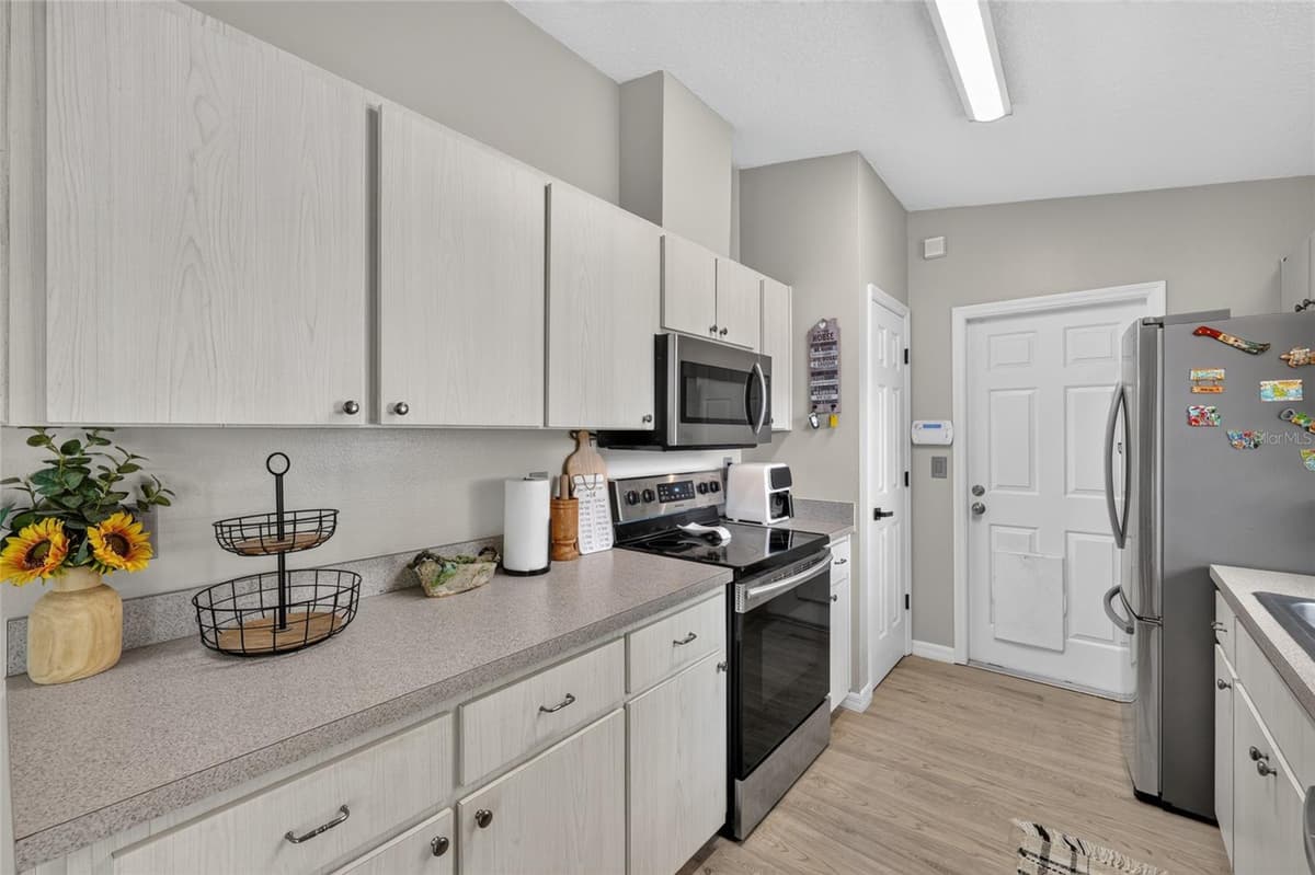 599 MAGNOLIA RIDGE AVENUE — photo 15 of 45