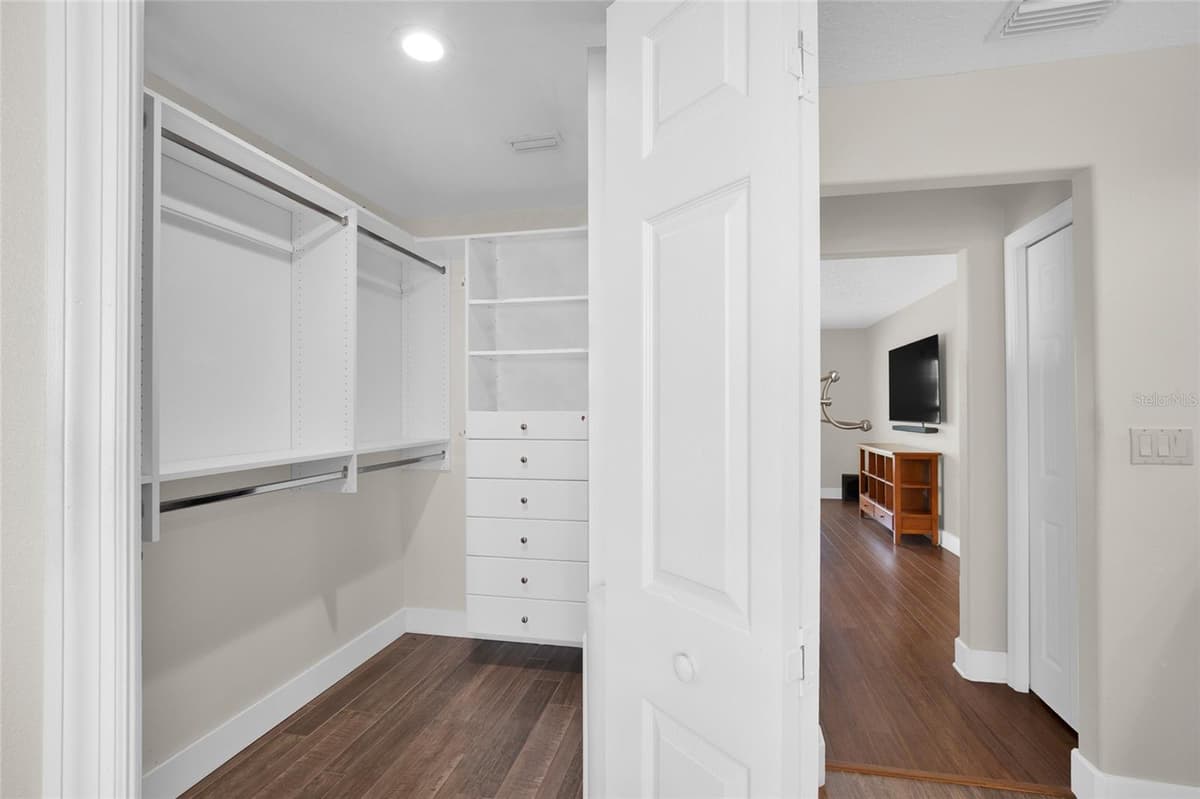 241 CORONA AVENUE — photo 27 of 49