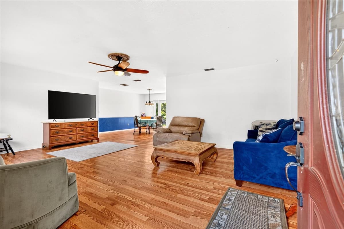 20934 THIRD AVENUE — photo 8 of 43