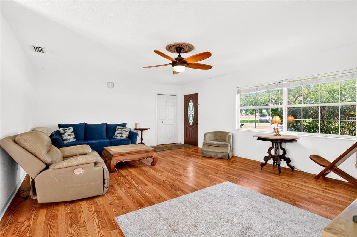20934 THIRD AVENUE — photo 11 of 43
