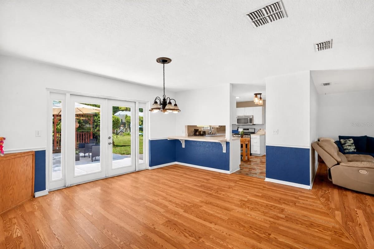20934 THIRD AVENUE — photo 13 of 43