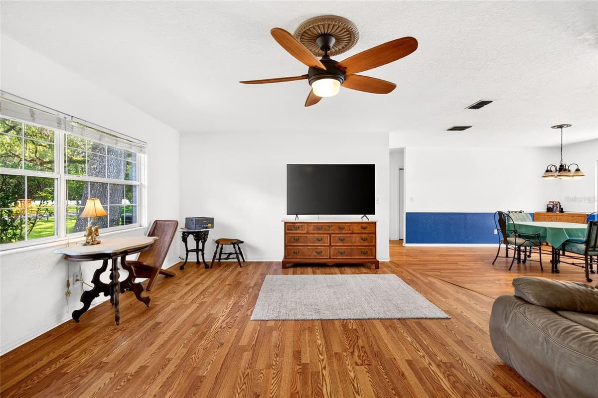 20934 THIRD AVENUE — photo 10 of 43