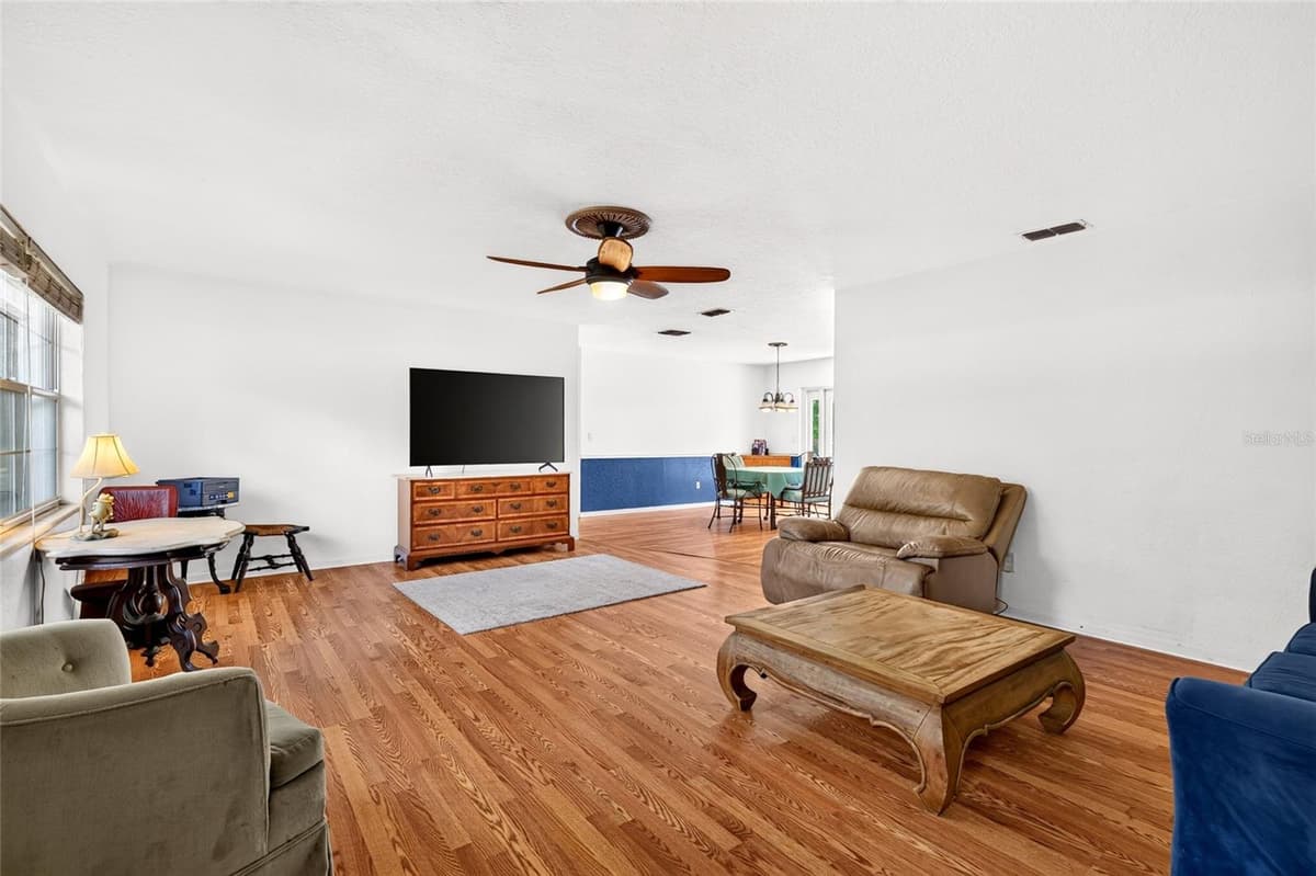 20934 THIRD AVENUE — photo 9 of 43