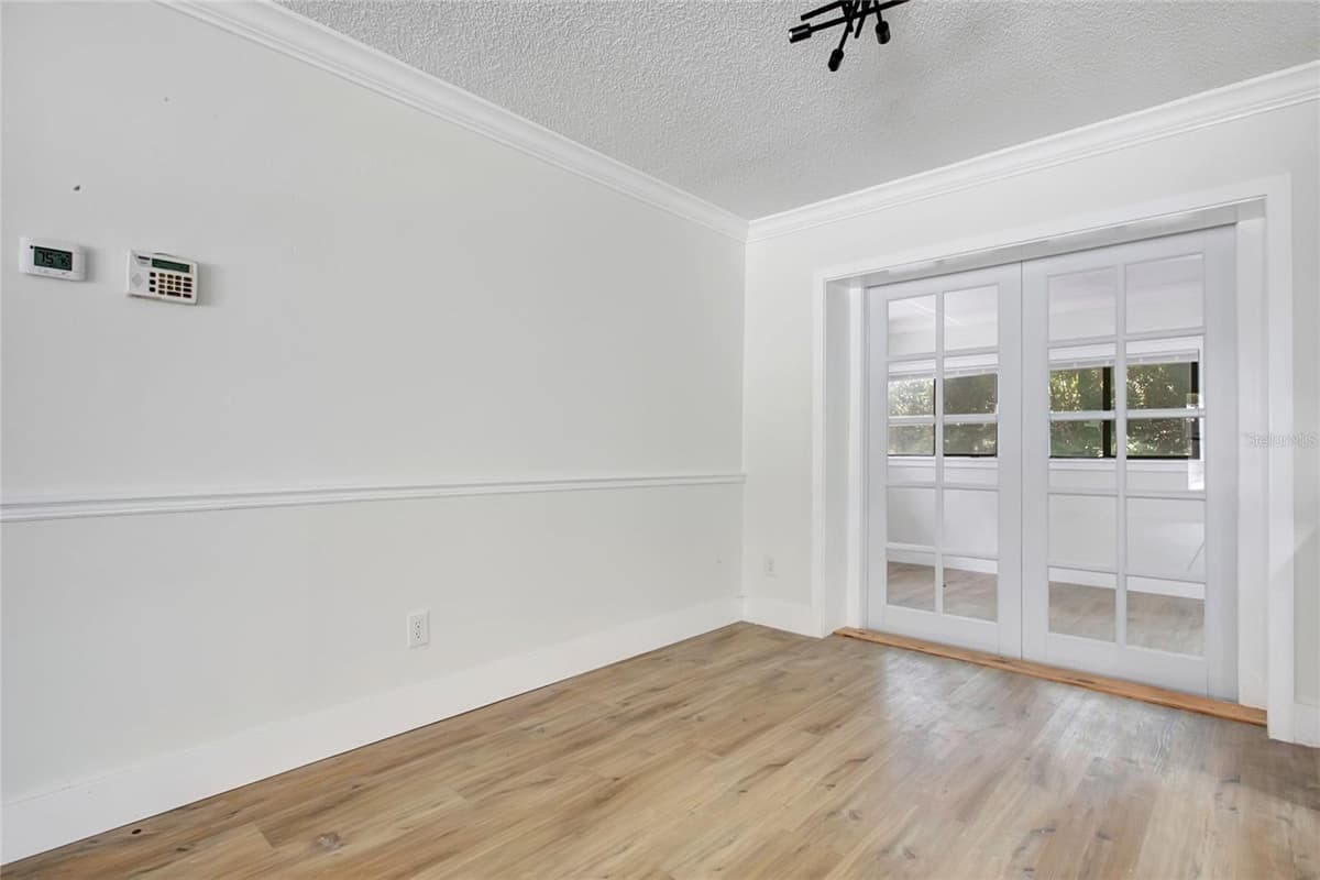 1221 FOREST CIRCLE — photo 3 of 21