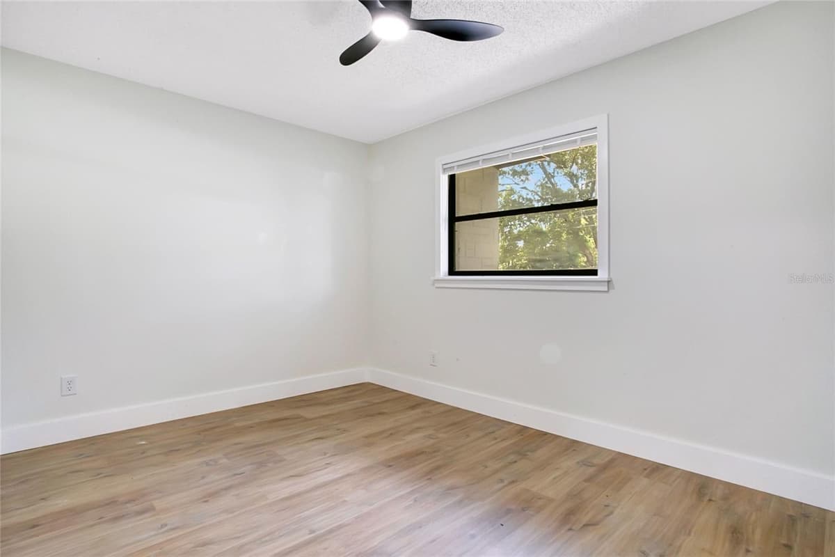 1221 FOREST CIRCLE — photo 11 of 21