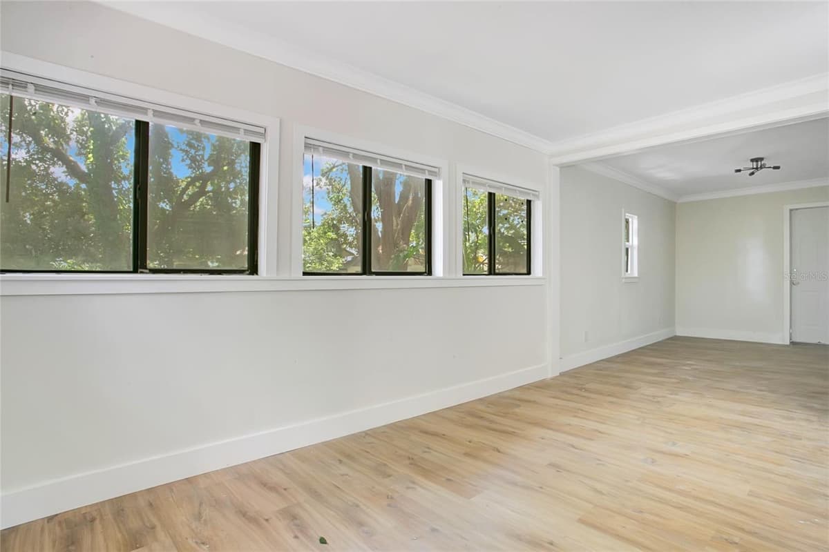1221 FOREST CIRCLE — photo 7 of 21