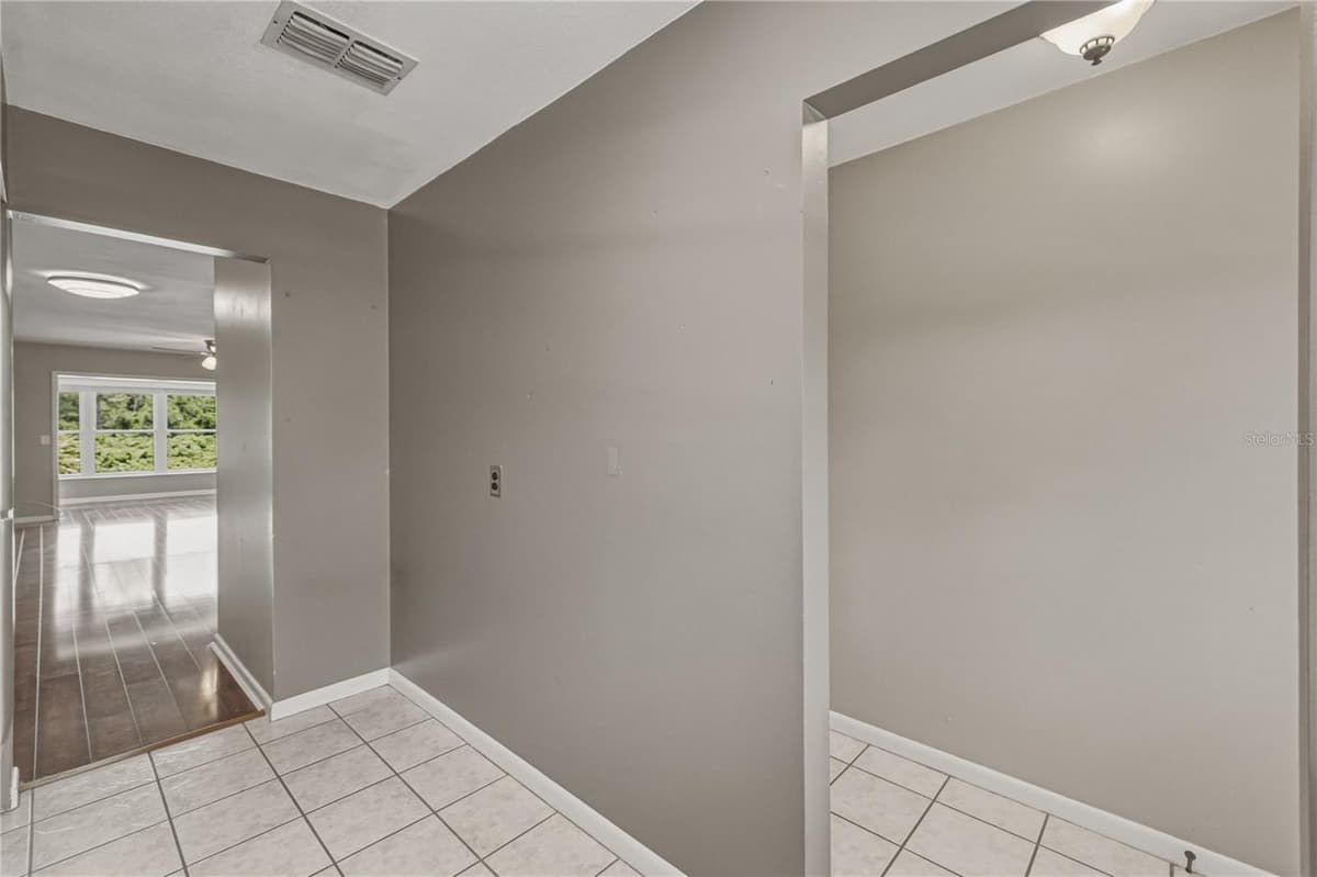 200 EL CAMINO DRIVE — photo 11 of 39