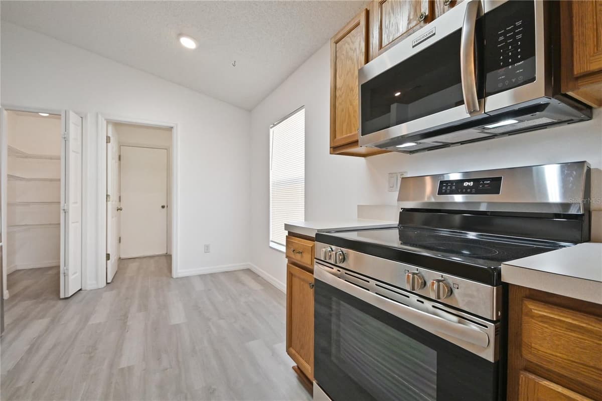 230 OAK BRANCH DRIVE — photo 10 of 31