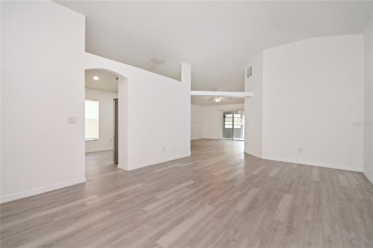 230 OAK BRANCH DRIVE — photo 14 of 31