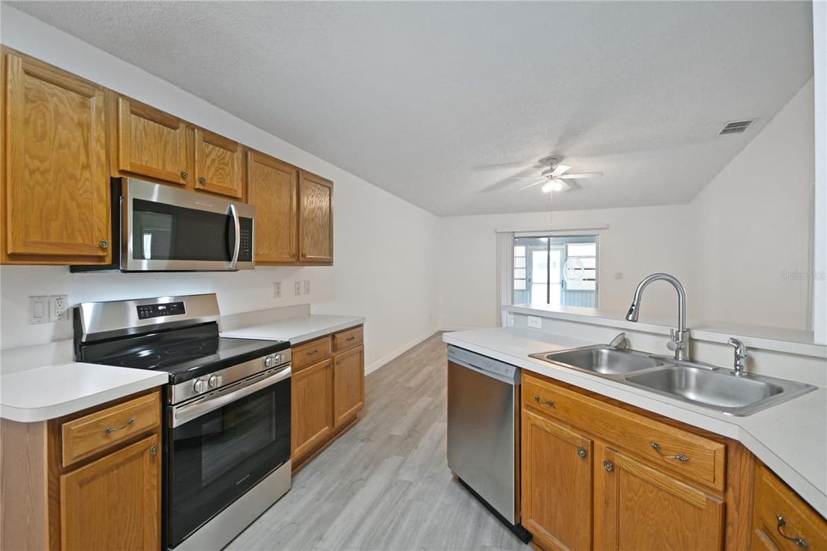 230 OAK BRANCH DRIVE — photo 7 of 31