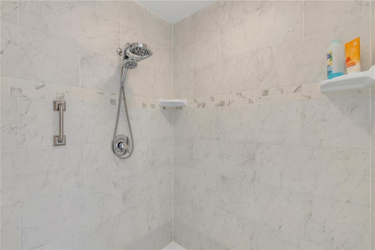 815 7TH AVENUE — photo 30 of 68