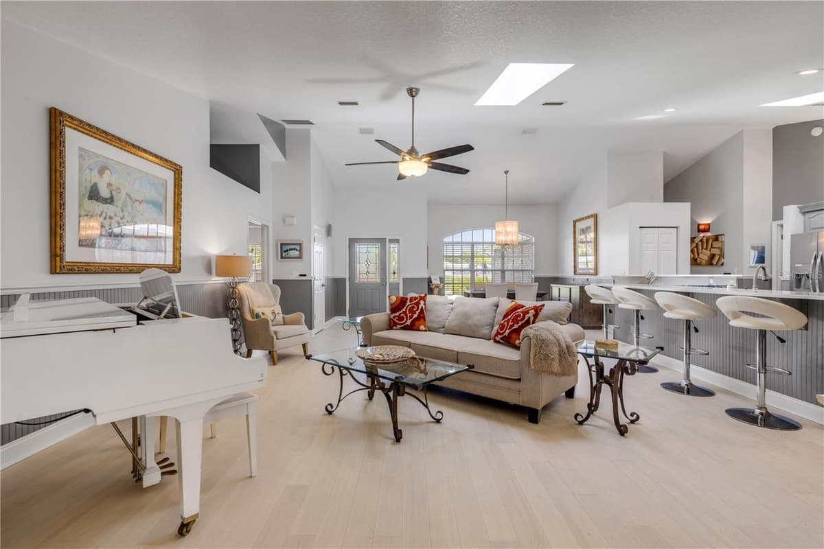 815 7TH AVENUE — photo 4 of 68