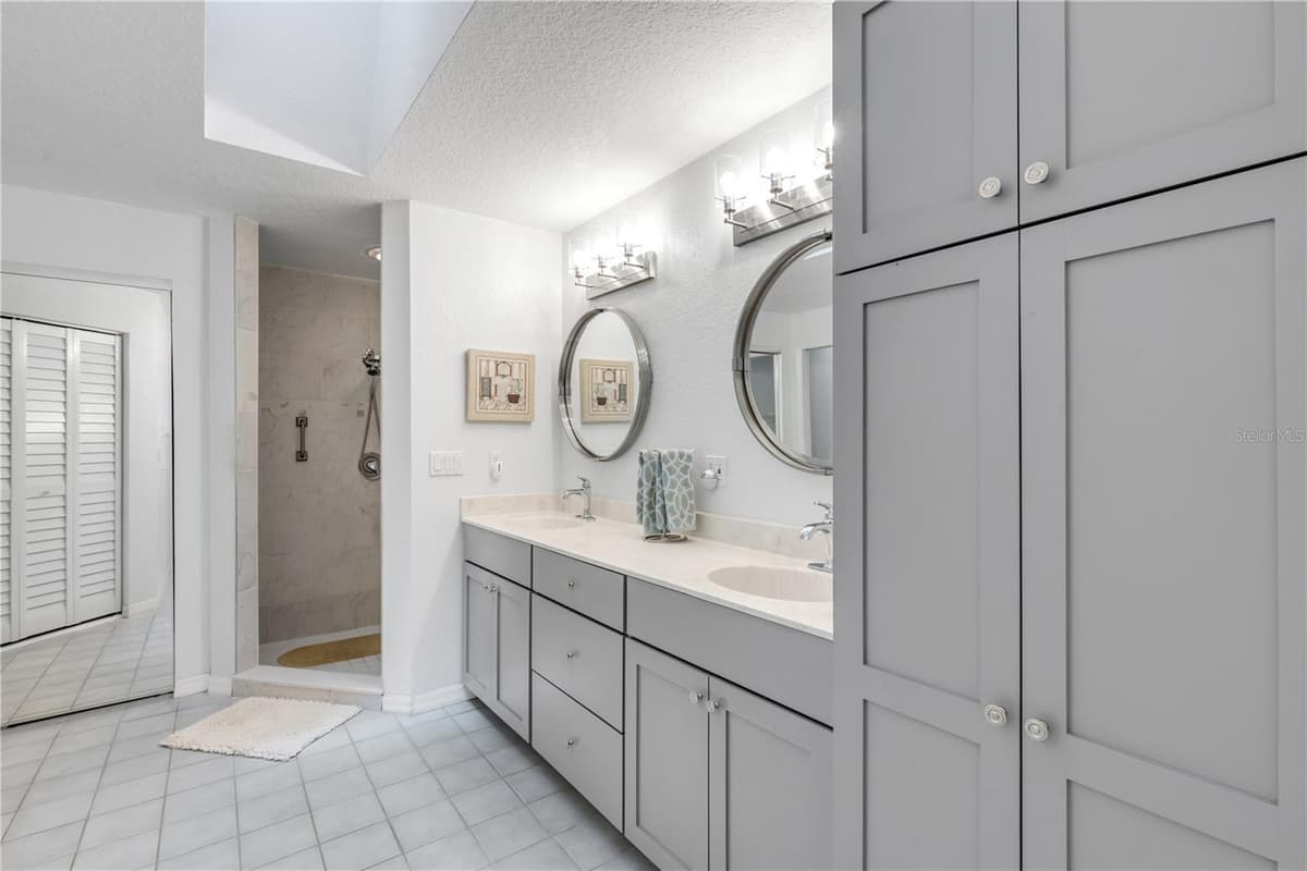 815 7TH AVENUE — photo 7 of 68