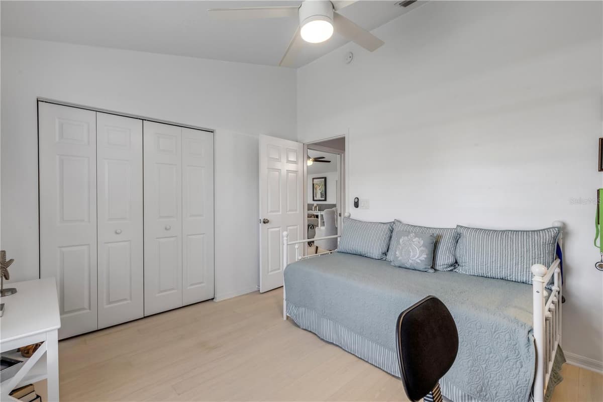 815 7TH AVENUE — photo 33 of 68