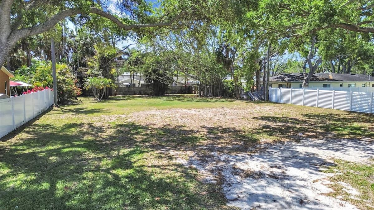 5438 BAYOU GRANDE BOULEVARD — photo 5 of 25