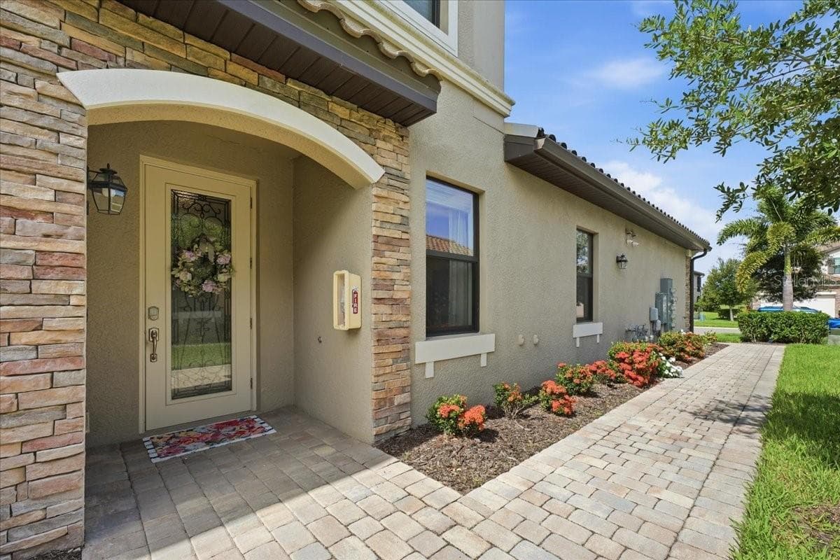 6055 WORSHAM LANE — photo 3 of 77