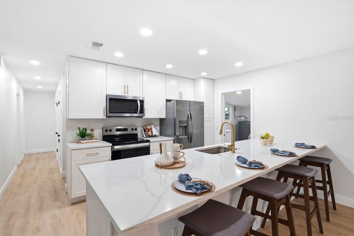 6324 CASE AVENUE — photo 7 of 29
