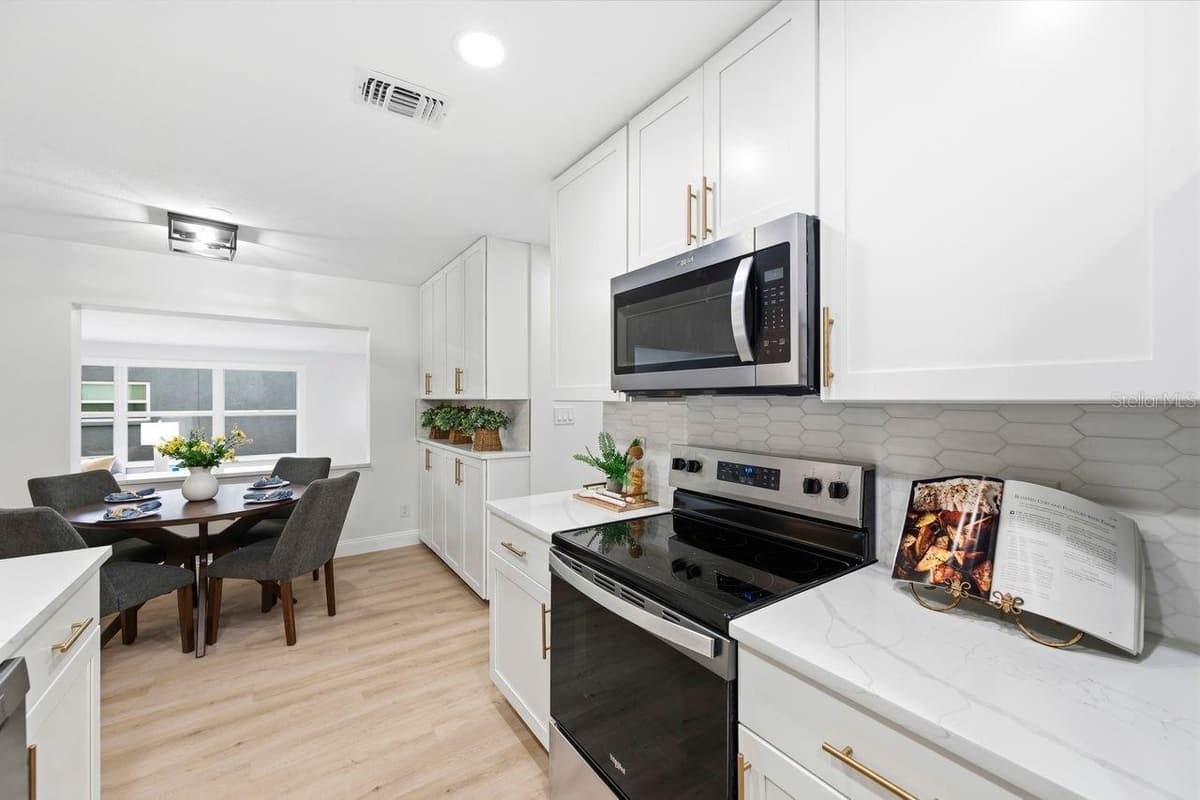 6324 CASE AVENUE — photo 10 of 29