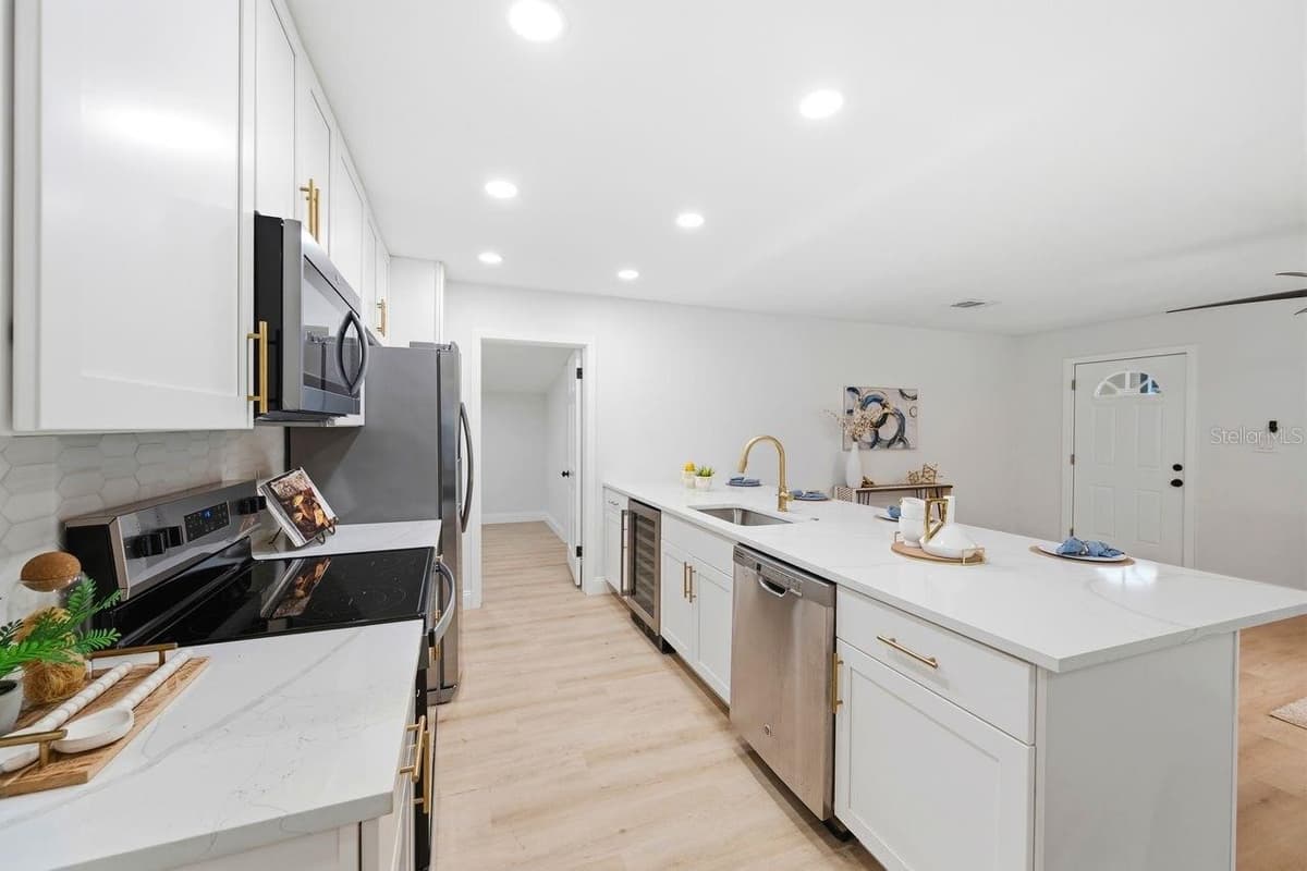 6324 CASE AVENUE — photo 8 of 29