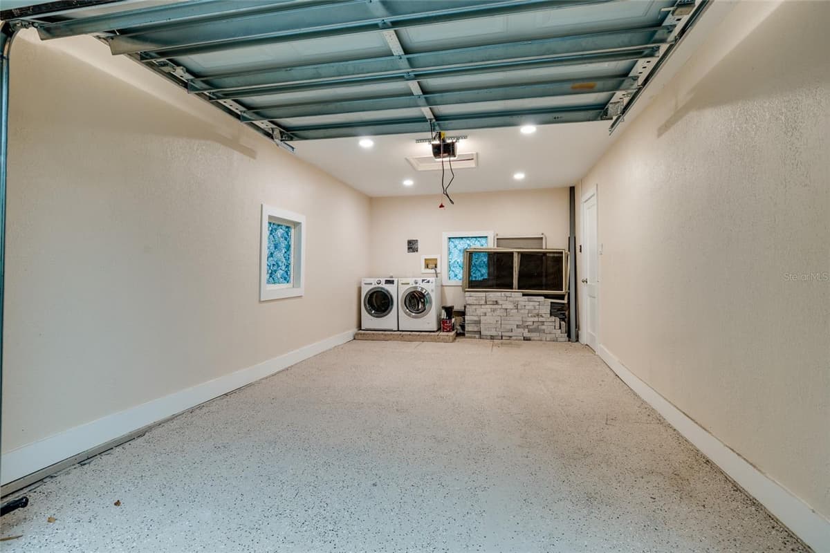 322 11TH AVENUE — photo 38 of 40