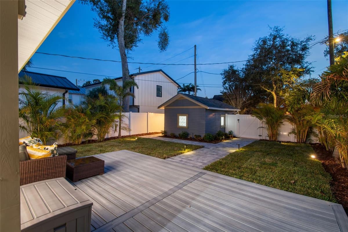 322 11TH AVENUE — photo 30 of 40