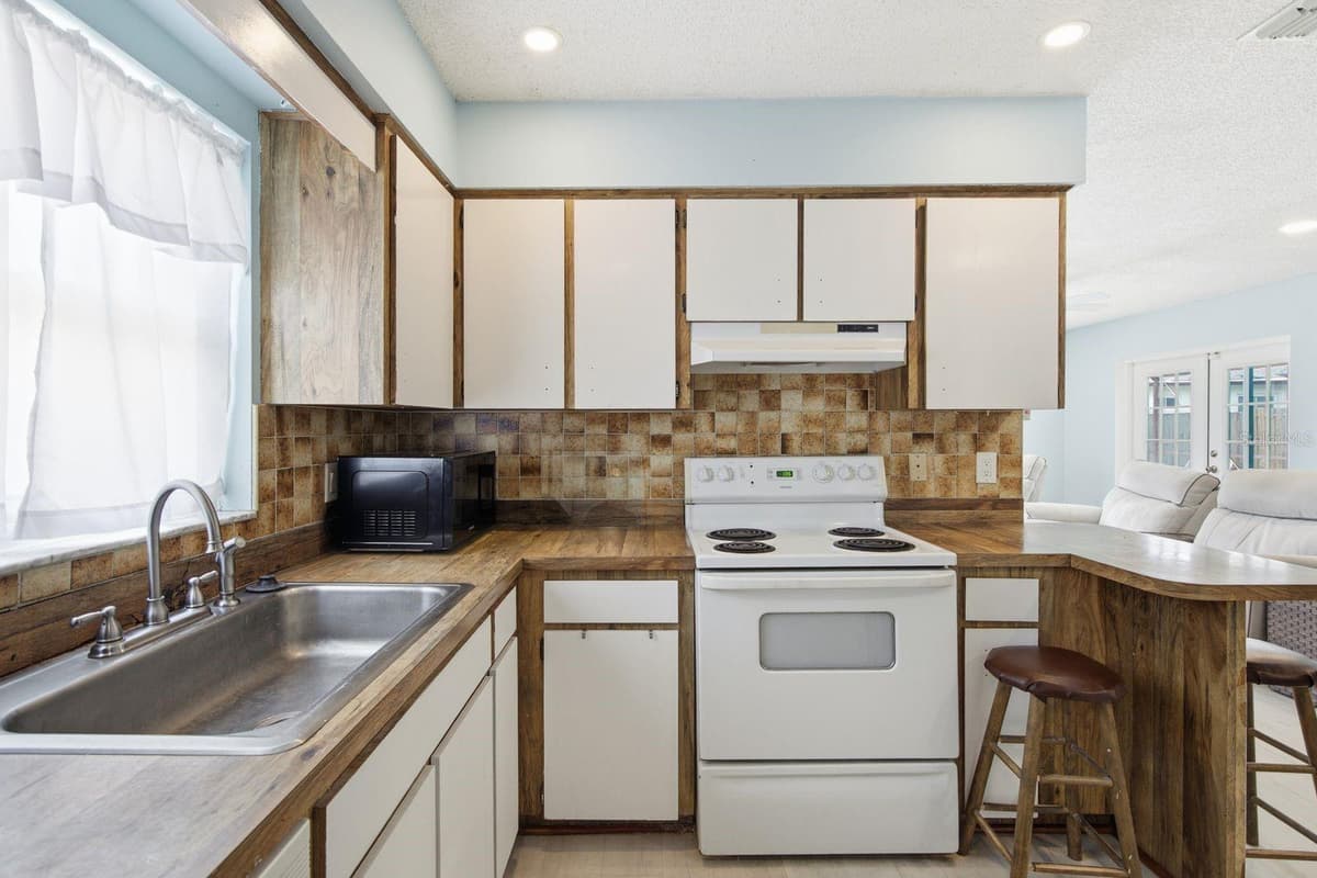 3047 CASCADE DRIVE — photo 15 of 51