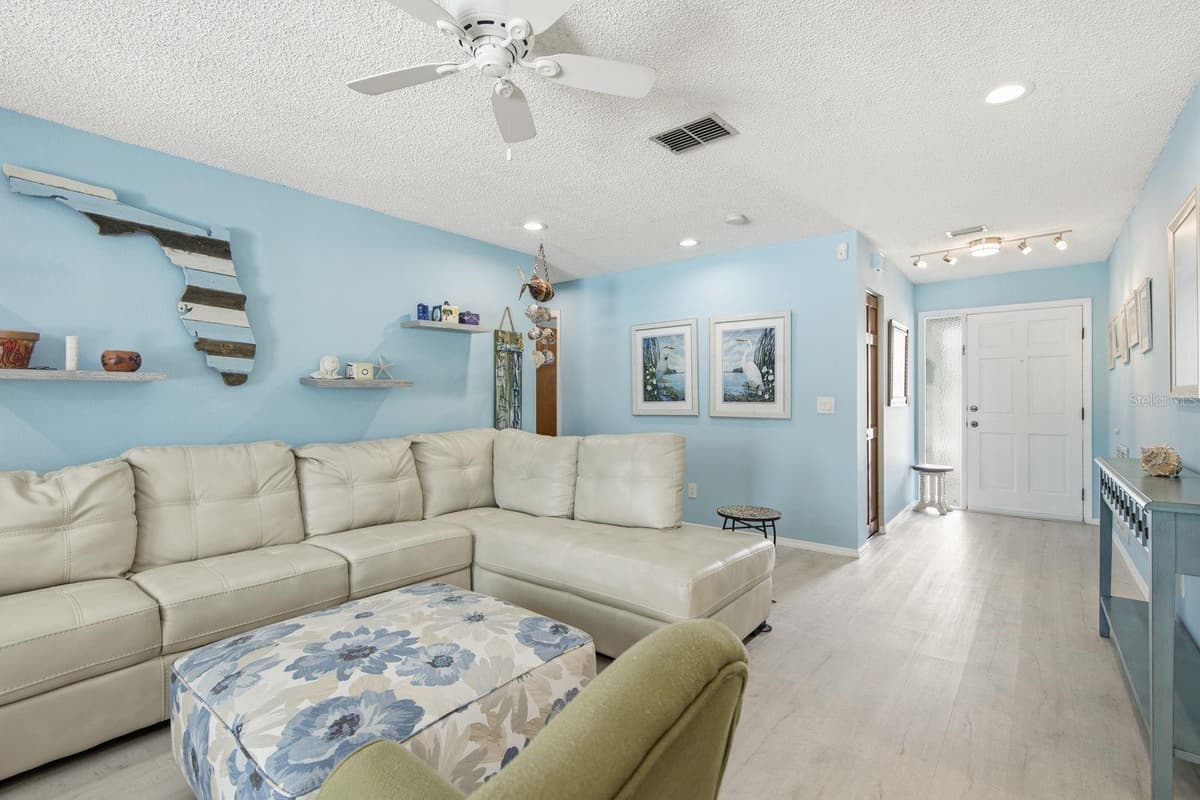 3047 CASCADE DRIVE — photo 10 of 51