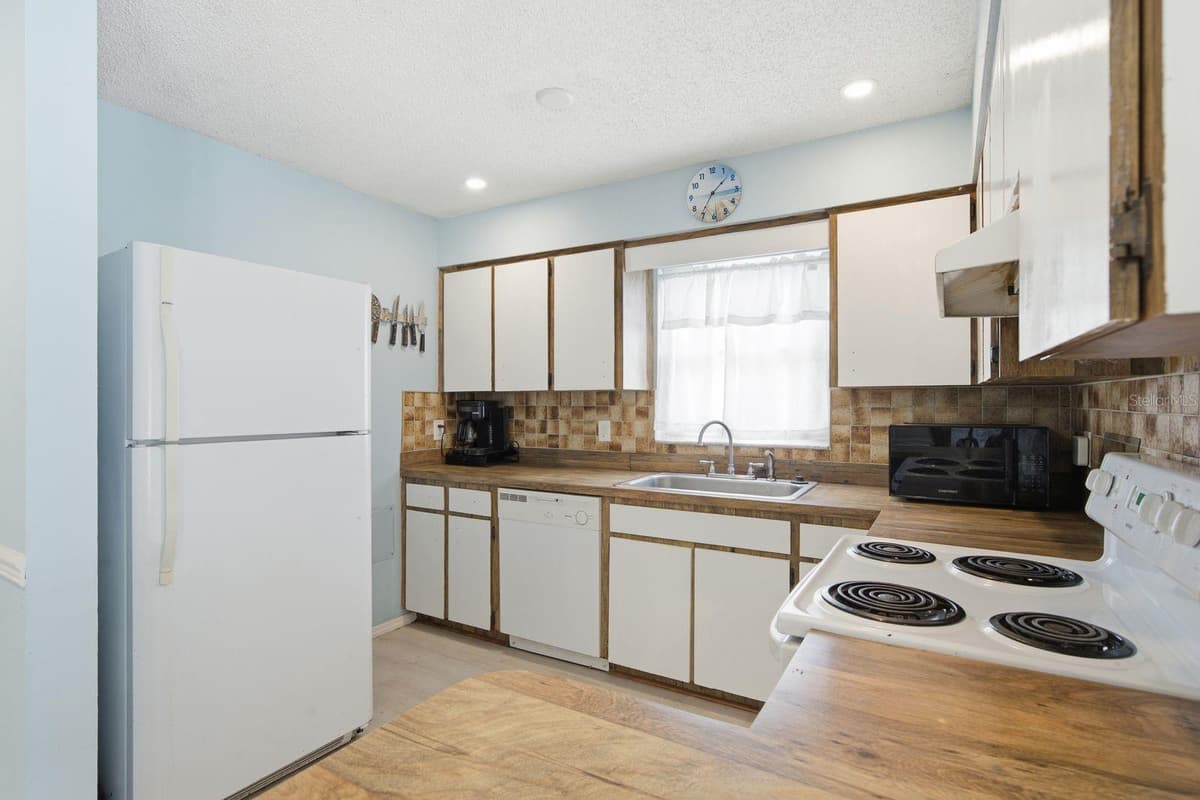 3047 CASCADE DRIVE — photo 13 of 51