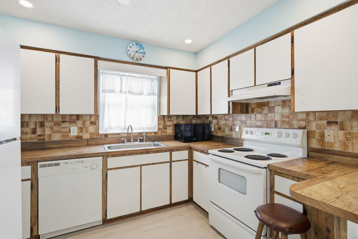 3047 CASCADE DRIVE — photo 14 of 51